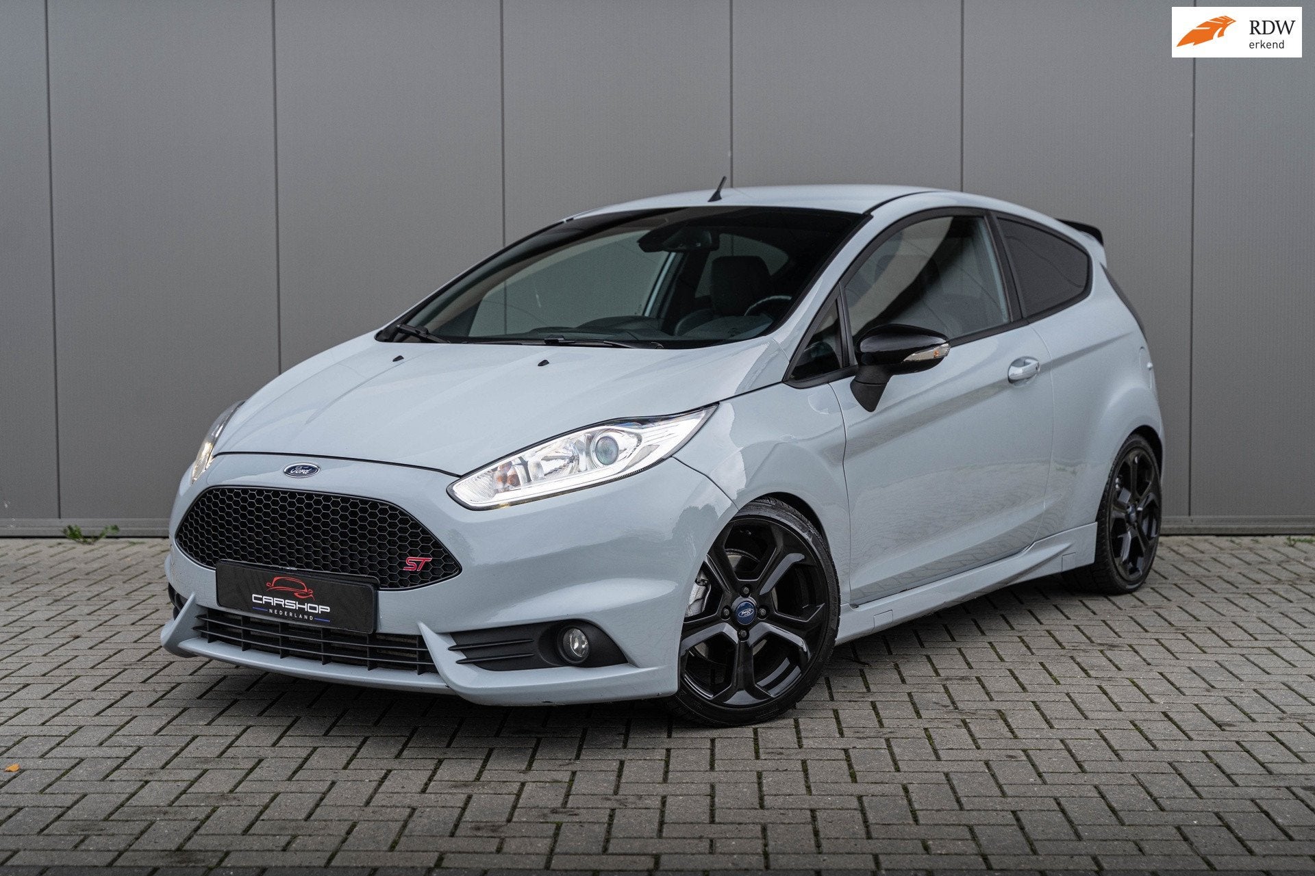 Ford Fiesta 1.6 ST2 200PK NARDO/H&R/CAMERA/NAVI/STOELVRM, Auto's, Voorwielaandrijving, 1063 kg, Gebruikt, Zwart