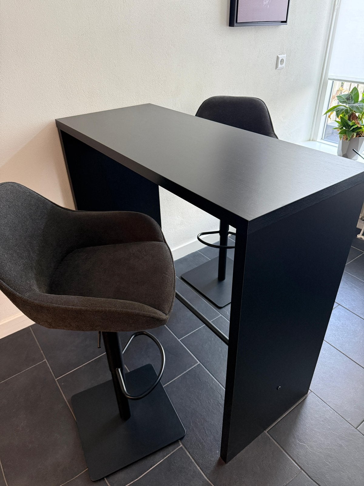 Bartafel met twee draaibare krukken, Ophalen, Zo goed als nieuw