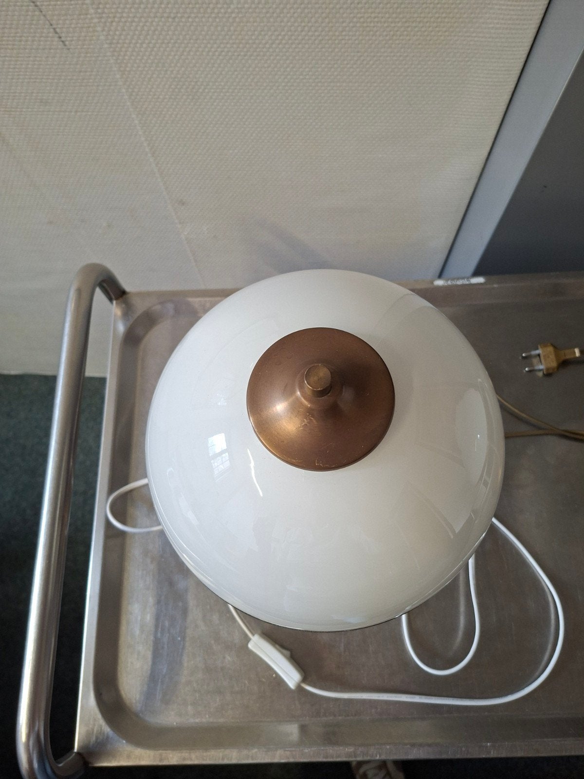 Foto 4 van Vintage Tafellampen met Melkglas Kap - Koperkleurig