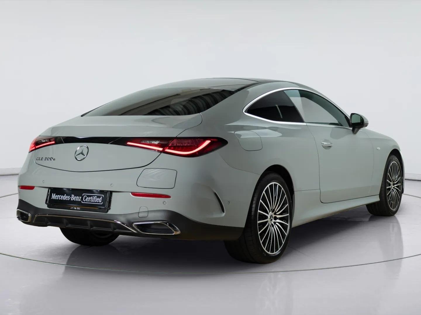 Mercedes-Benz CLE Coupé 300 e AMG Line | Panorama dak, Auto's, Automaat, Dealer onderhouden, 4 cilinders, 4 stoelen