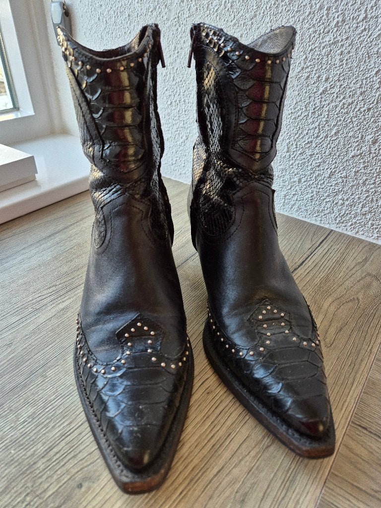 Billibi laarzen mt 39 zwart met studs, Zwart, Lage of Enkellaarzen, Ophalen of Verzenden, Billibi
