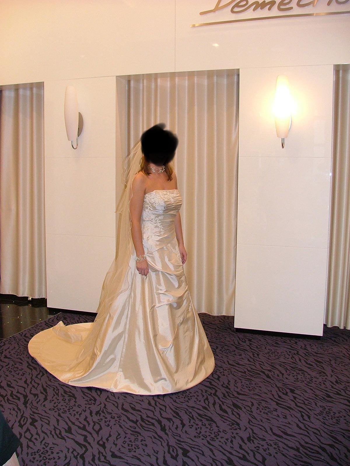 Chique champagne kleurige trouwjurk van Demetrios, Ophalen of Verzenden, Zo goed als nieuw, Beige, Trouwjurk