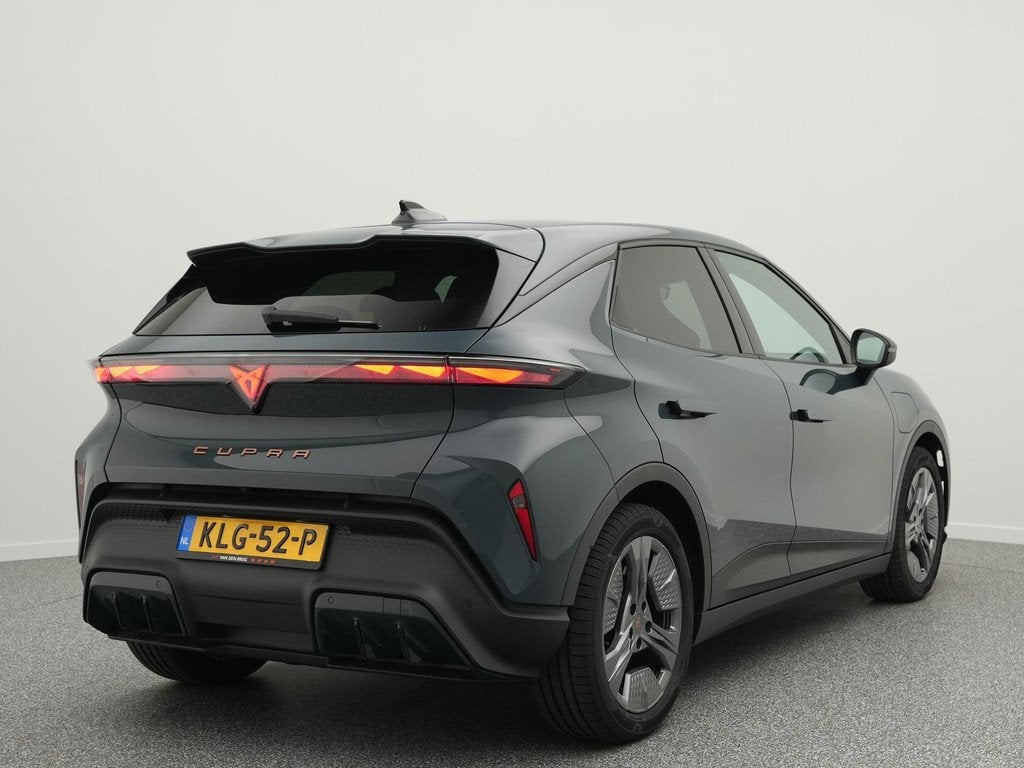 CUPRA Raval Business First Edition 56 kWh | Achteruitrijcame, Auto's, Cupra, 444 km, Gebruikt, Overige modellen, Blauw