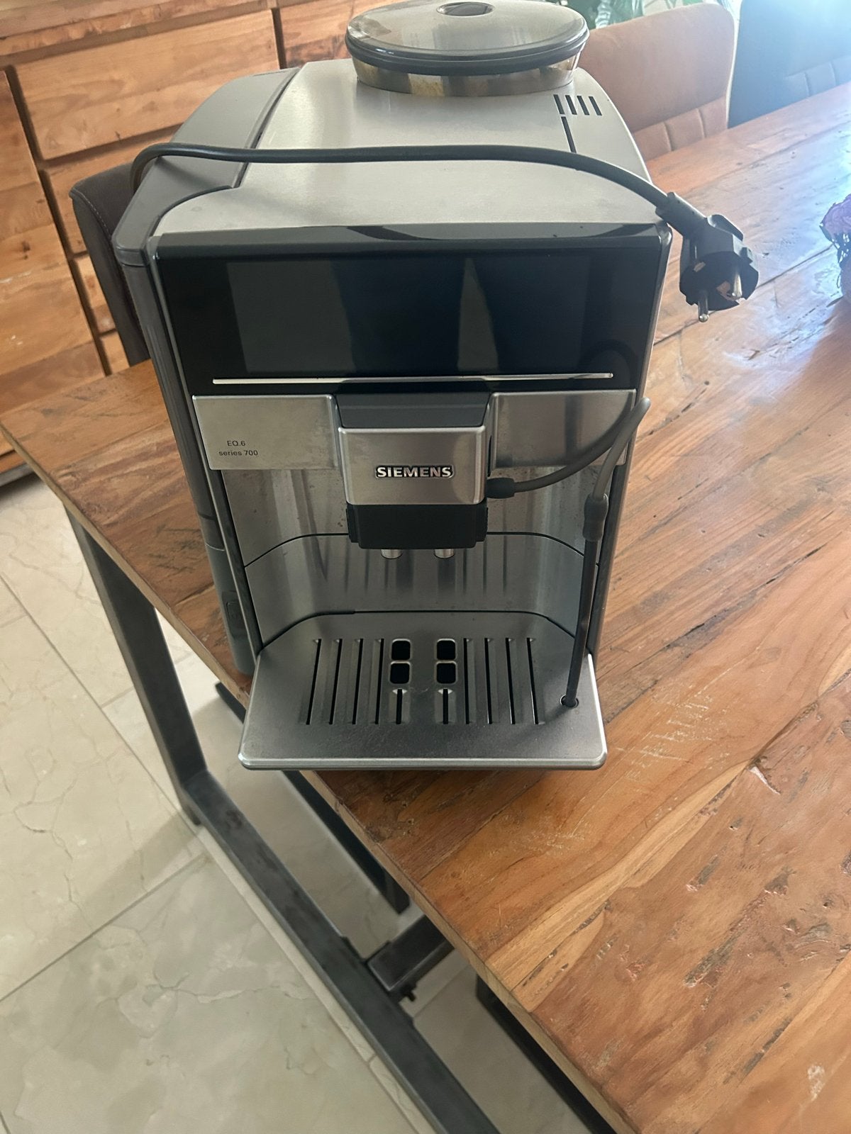 Siemens EQ.6 series 700 koffiemachine (lekt water), Witgoed en Apparatuur, Koffiezetapparaten, Ophalen, Niet werkend, Koffiemachine