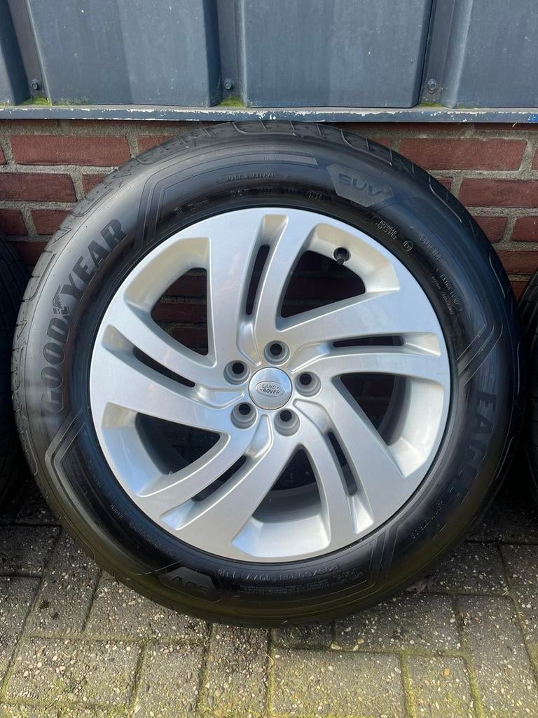 Nette Range Rover Evoque Zomerset Goodyear TPMS, Auto-onderdelen, Banden en Velgen, Land Rover, 18 inch, Gebruikt, Banden en Velgen