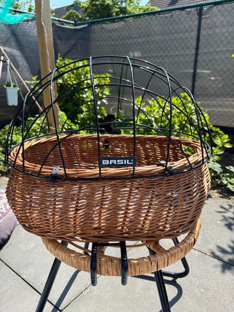 Basil Fietsmand voor hond met stuurbevestiging, Ophalen, Zo goed als nieuw, Fietsmand, Stuurbevestiging