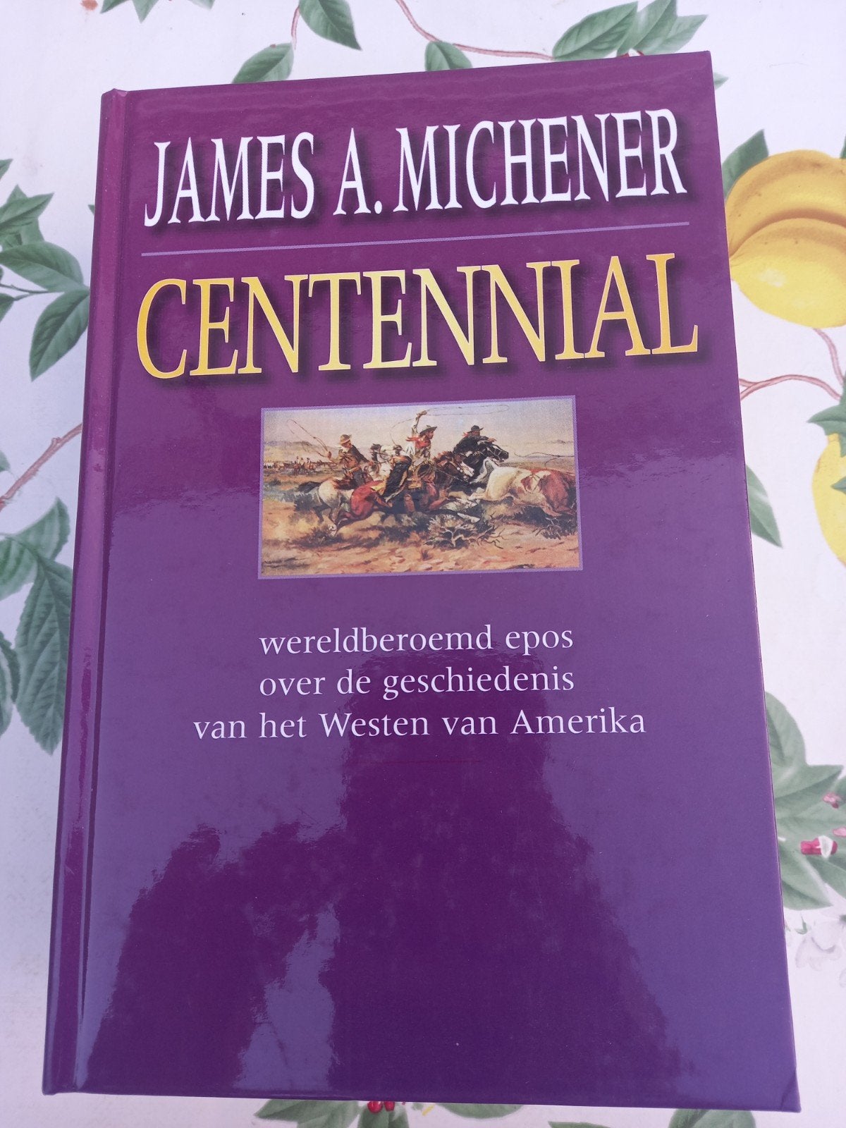 M9 James Michener - Centennial, Ophalen of Verzenden, Zo goed als nieuw, James Michener