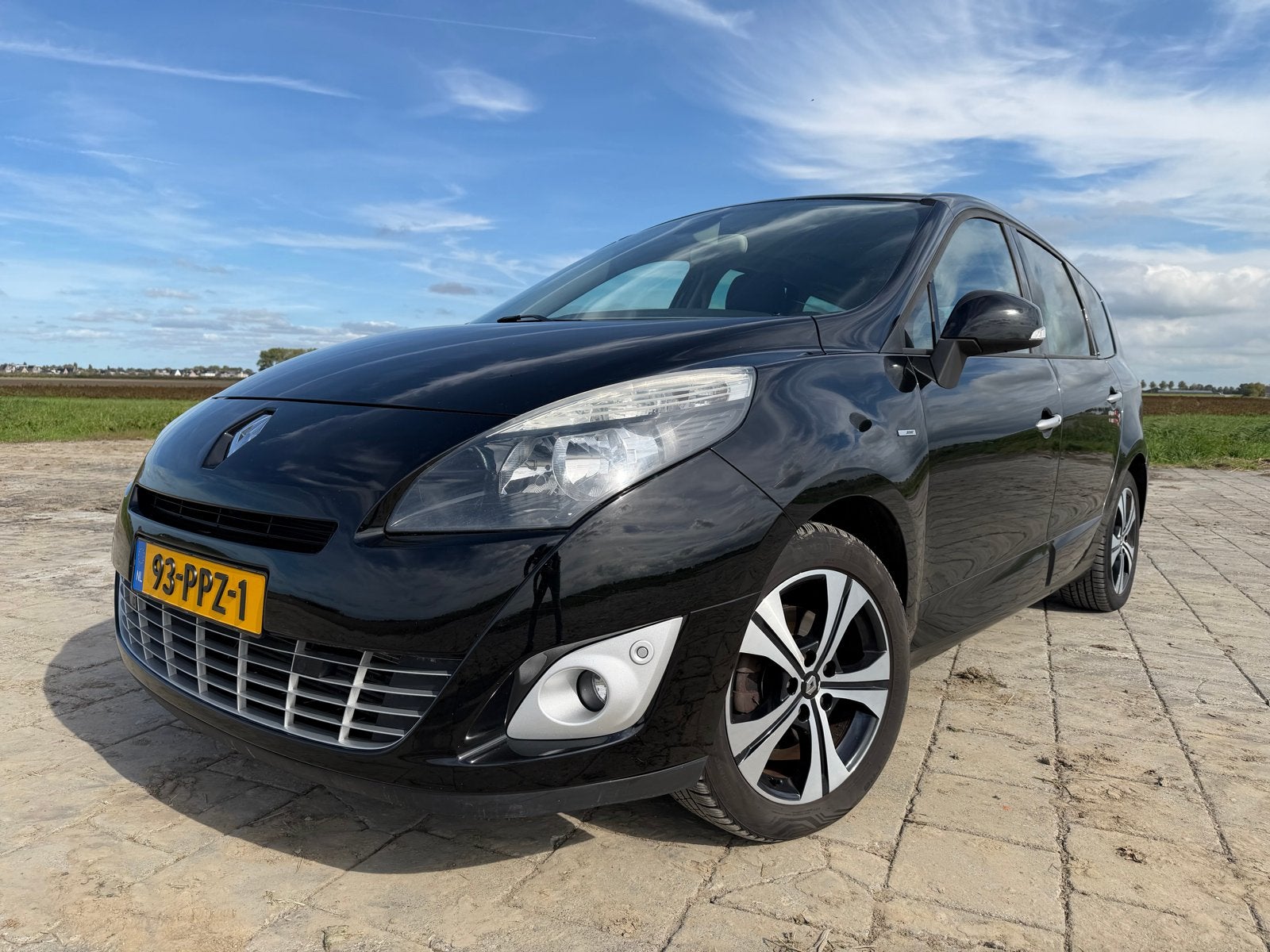 Foto 2 van Renault Grand Scenic 1.4 TCE 96KW 7P 2011 Zwart