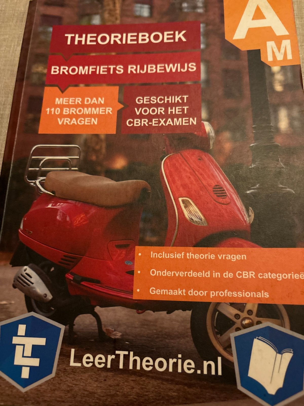 Theorieboek Bromfiets Rijbewijs - Geschikt voor CBR-examen, Boeken, Ophalen of Verzenden, Gelezen, Niet van toepassing
