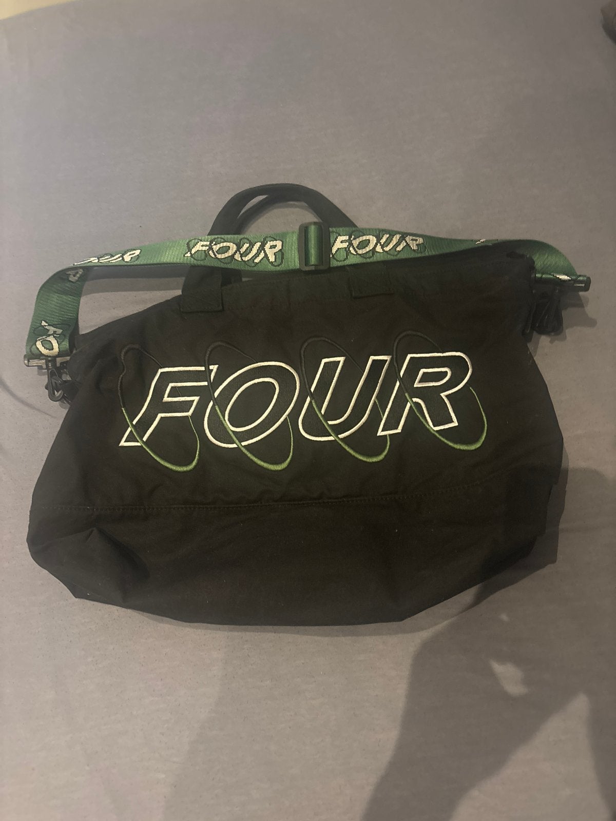 FOUR Schoudertas - Zwart met Groen Logo, Ophalen, Zo goed als nieuw, Zwart, Schoudertasje