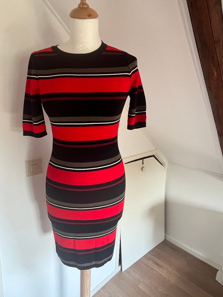 Moderne jurk van Seven Sisters rood zwart gestreept Maat M, Maat 38/40 (M), Seven Sisters, Zwart, Ophalen of Verzenden