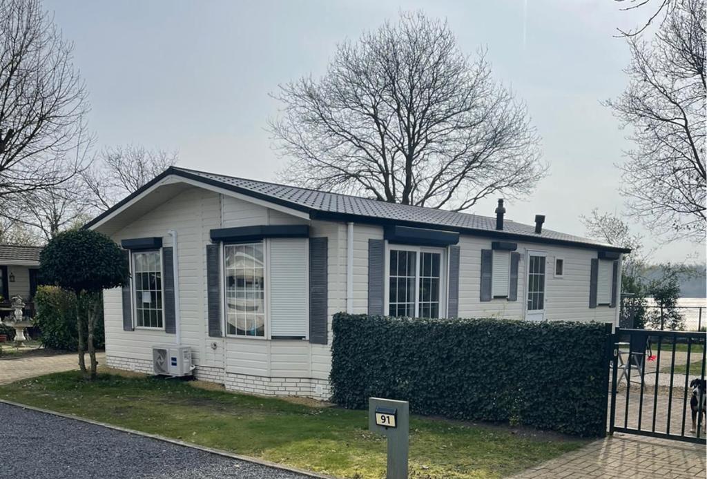 Chalet 91 – Resort Duivenbos (30 jaar erfpacht), 2 slaapkamers, Limburg, 84 m², Verkoop zonder makelaar