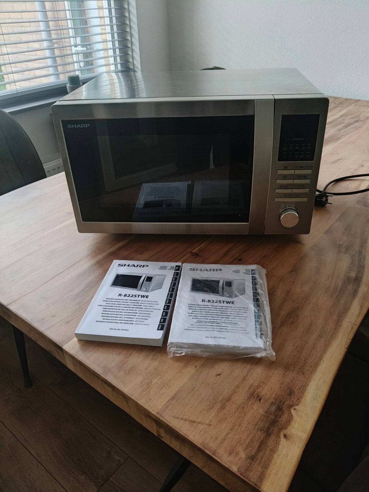 Sharp R-822STWE Combimagnetron - Zo goed als nieuw, Witgoed en Apparatuur, Ophalen, Combimagnetron, Zo goed als nieuw, Draaiplateau
