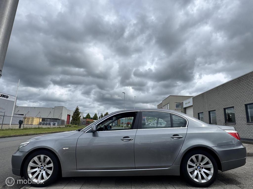 BMW 5-serie 523i Business Line|Automaat Navi Cruise NAP, Auto's, Achterwielaandrijving, Origineel Nederlands, Bedrijf, 1500 kg