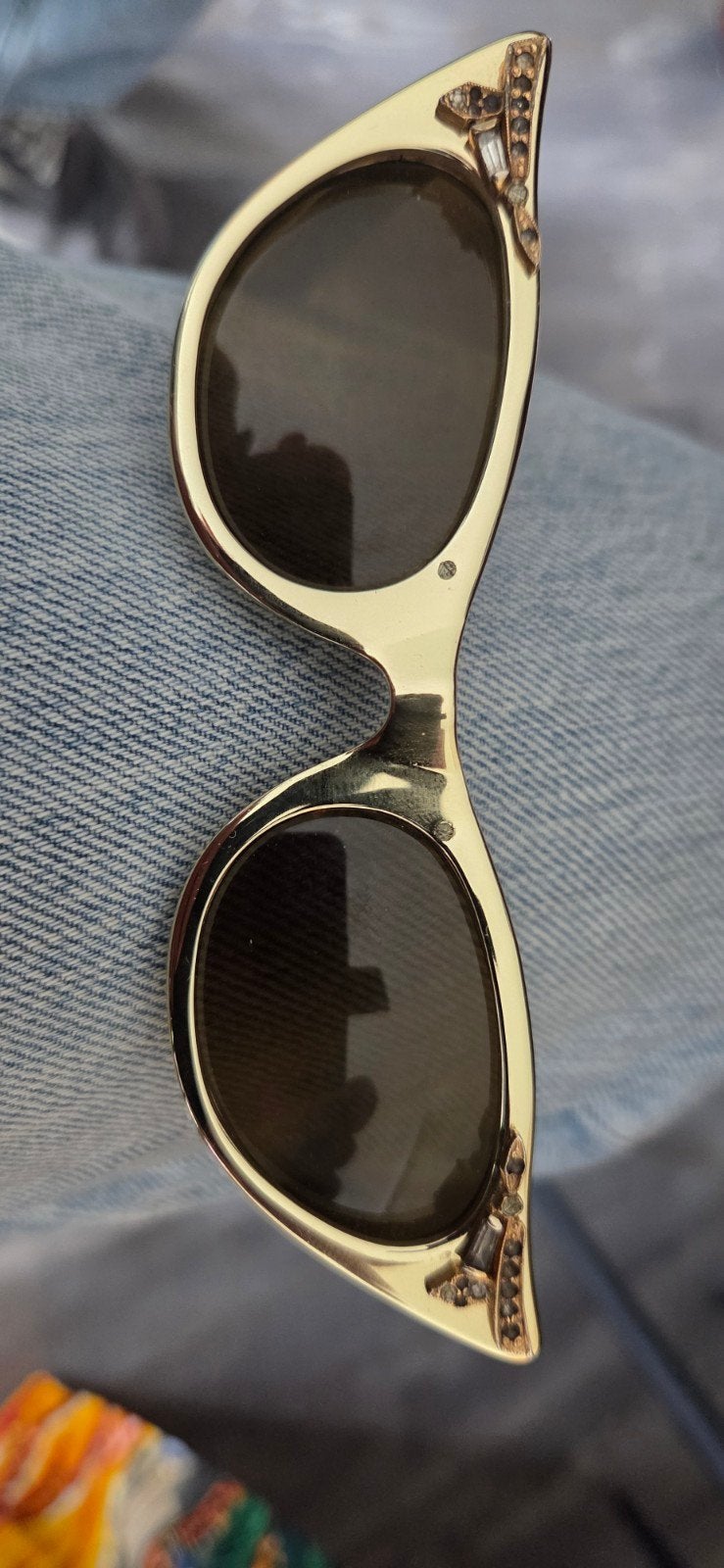 Originele Vintage Jaren '50 Cat-Eye Zonnebril – Goud & Stras, Overige merken, Zonnebril, Geel, Ophalen of Verzenden