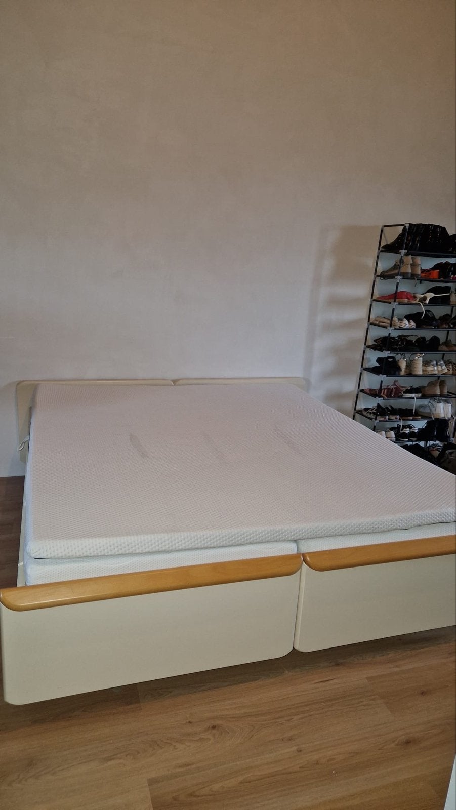 Robuust houten bed met elektrisch verstelbare lattenbodems, Ophalen, Verstelbaar, Tweepersoons, Zo goed als nieuw