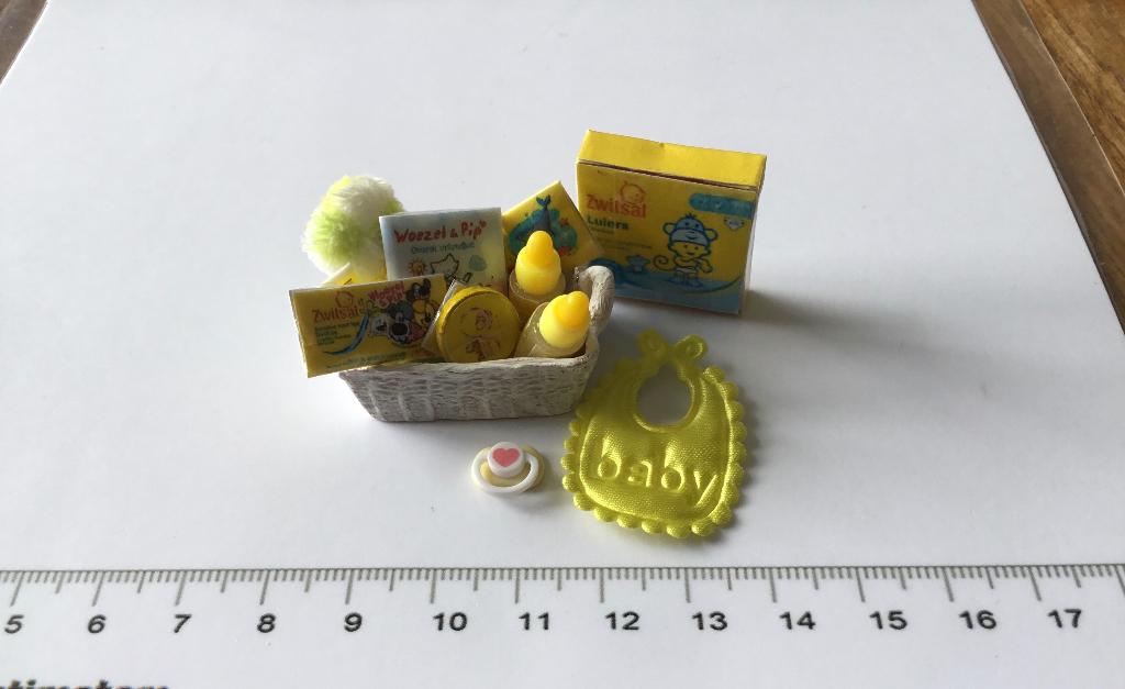 Poppenhuis miniaturen baby pakket 22, Ophalen of Verzenden, Nieuw, Poppenhuis