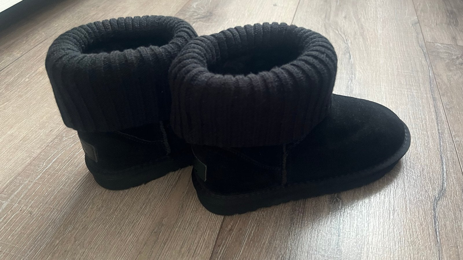 Nieuwe Uggs maat 38 - Zwart, Kleding | Dames, Ophalen of Verzenden, Nieuw, Zwart, Lage of Enkellaarzen