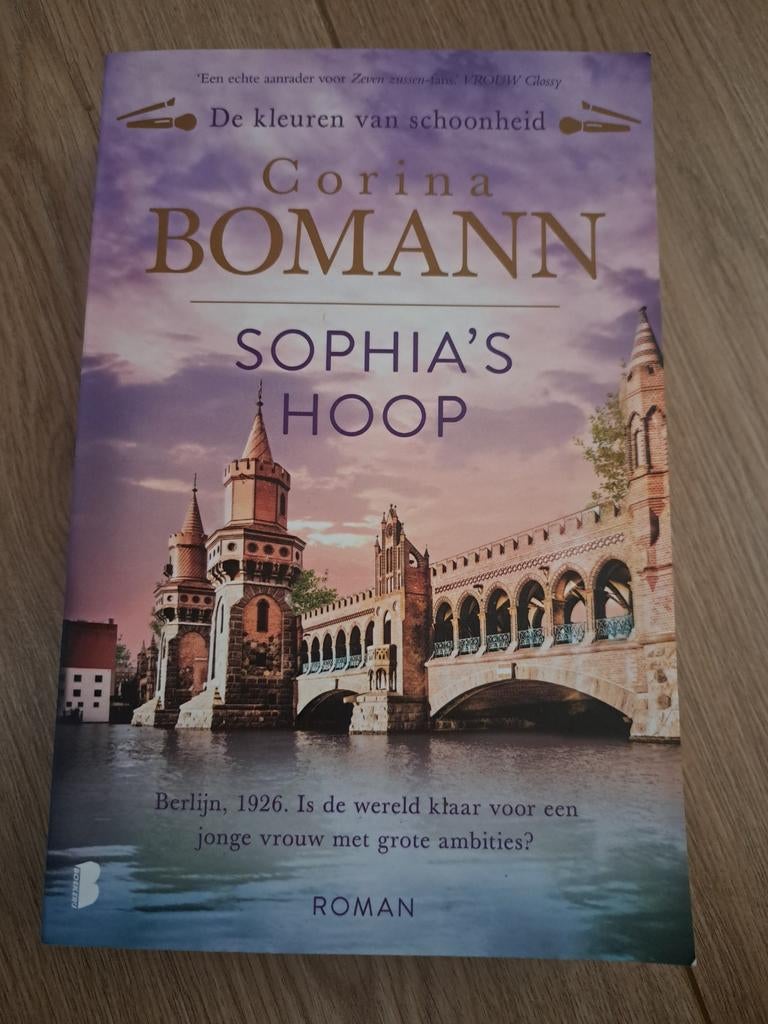 Sophia's Hoop - Corina Bomann (Deel 1), Boeken, Romans, Ophalen of Verzenden, Gelezen, Corina Bomann, Nederland