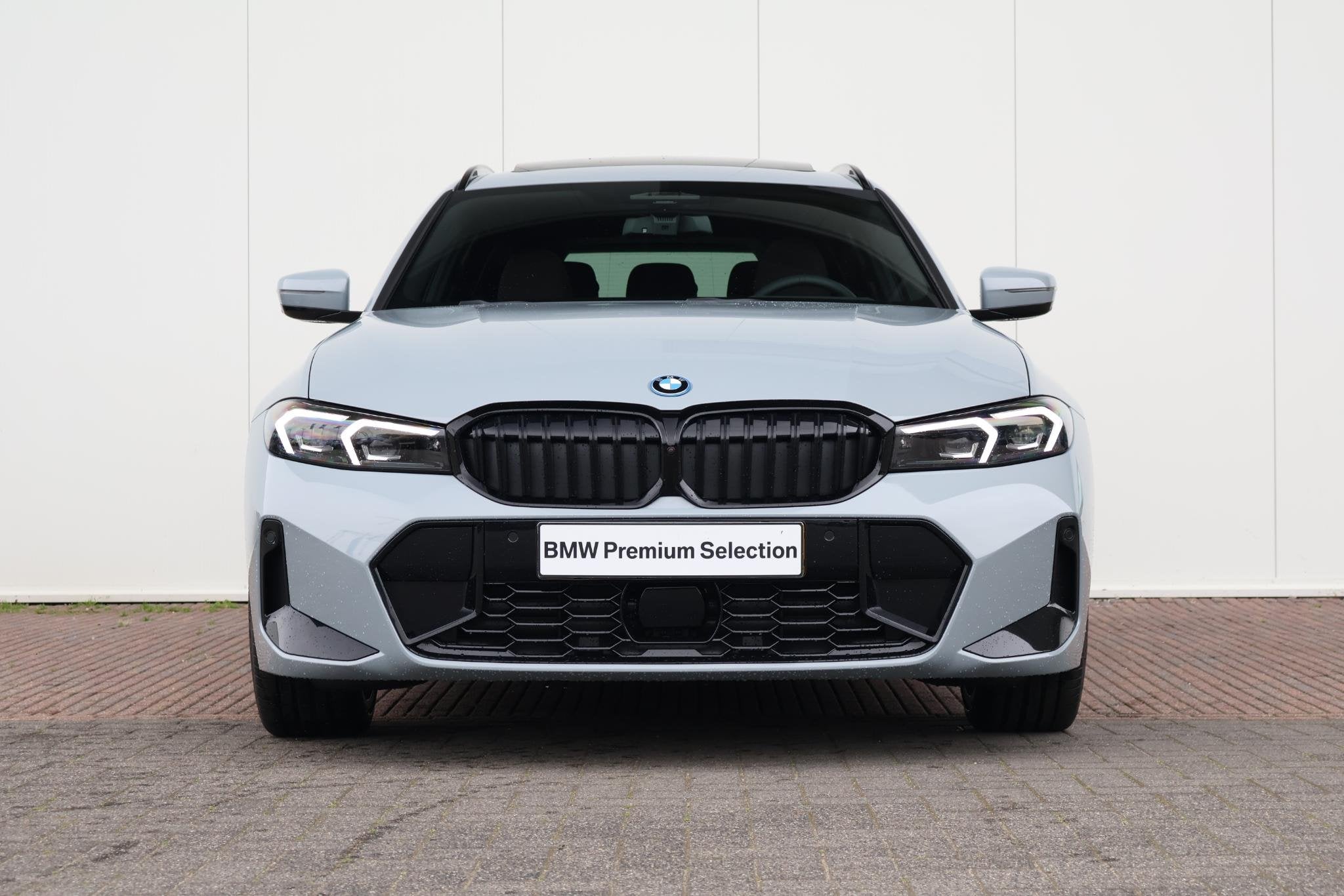 BMW 3-serie Touring 330e | SoH 100% | M Sportpakket Pro | Co, 1998 cc, 4 cilinders, Met garantie (alle), 135 min