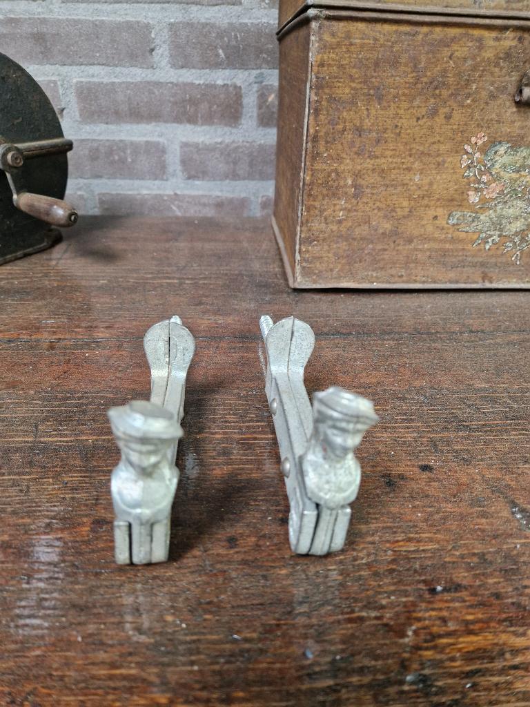 2 luikhouders, Ophalen of Verzenden