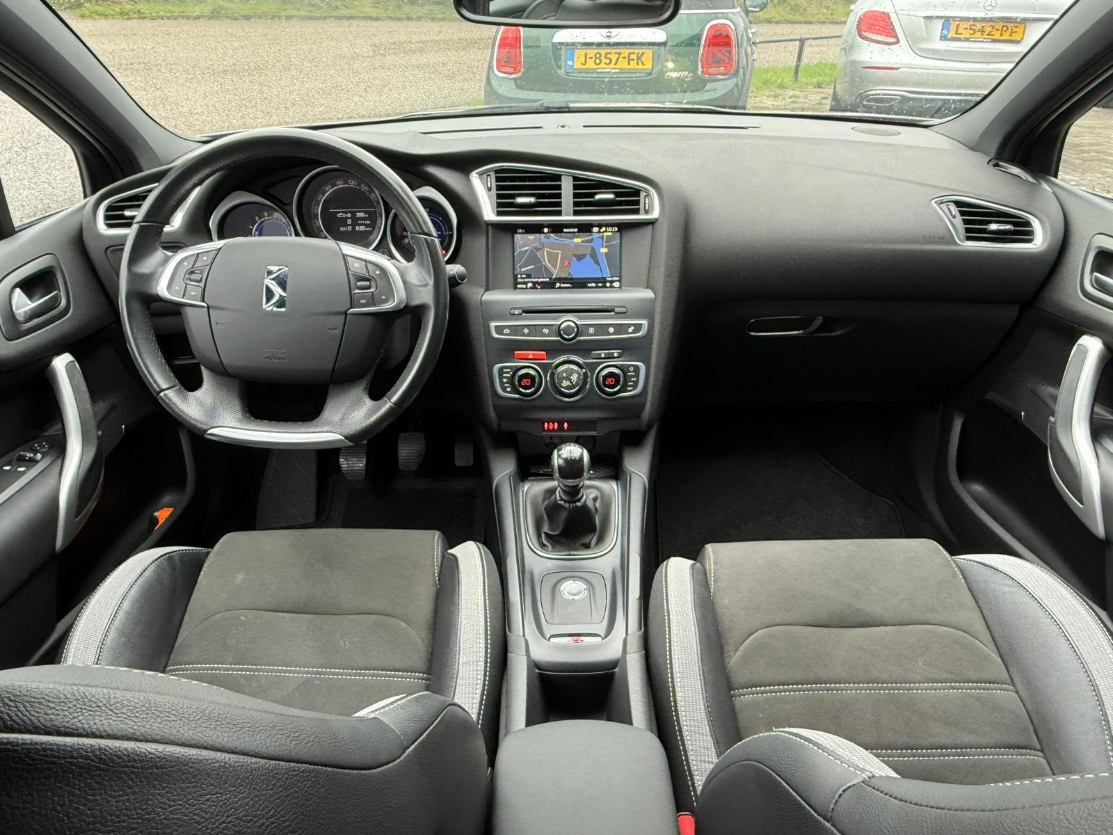 DS DS 4 Crossback 1.2 PureTech Chic  CarPlay  Android, Auto's, DS, 12 maanden, Gebruikt, 1199 cc, Leder en Stof