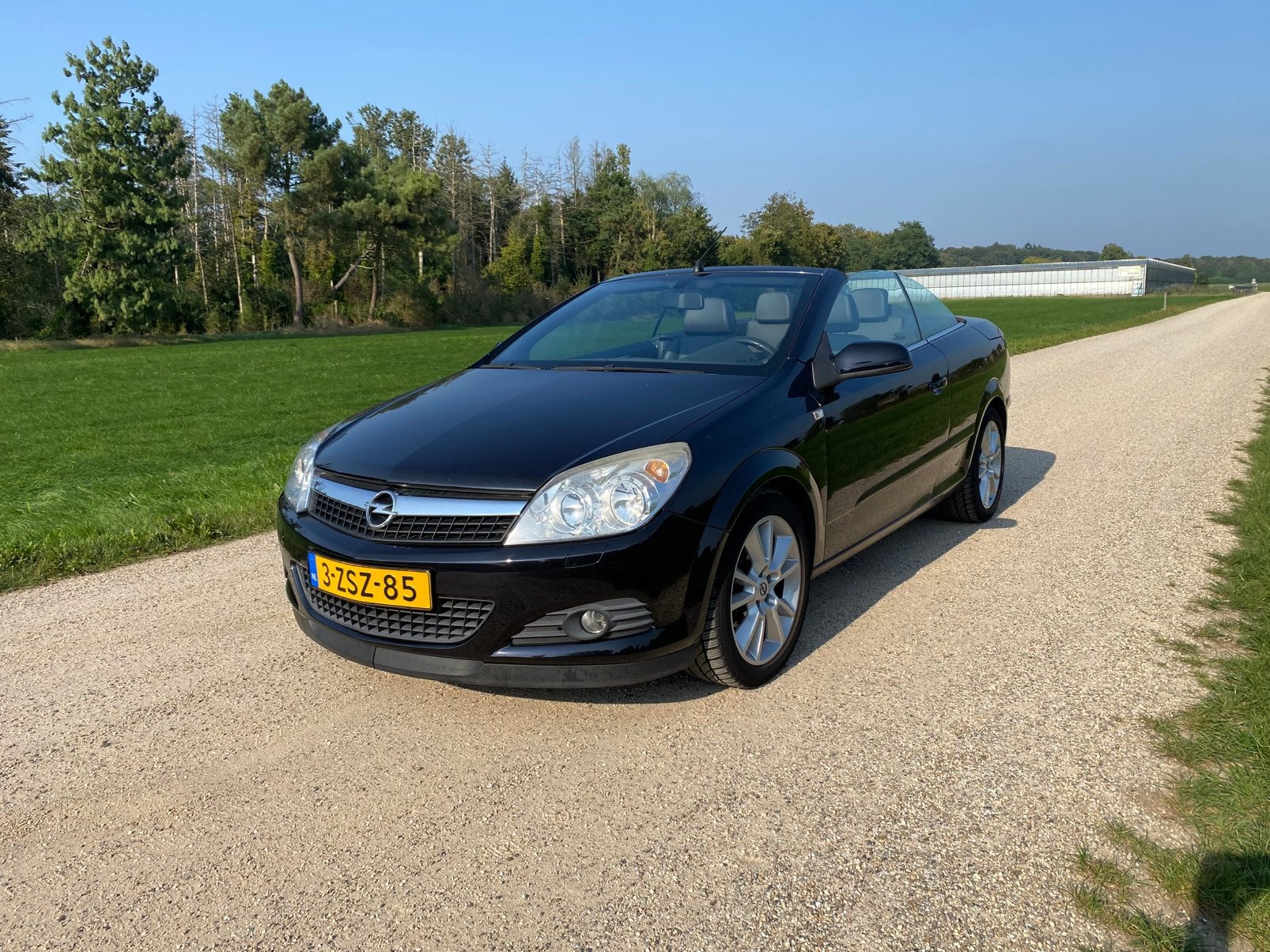 Mooie en goed onderhouden Opel Astra TwinTop 1.8 140PK, Zwart, 4 cilinders, Cabriolet, 4 stoelen