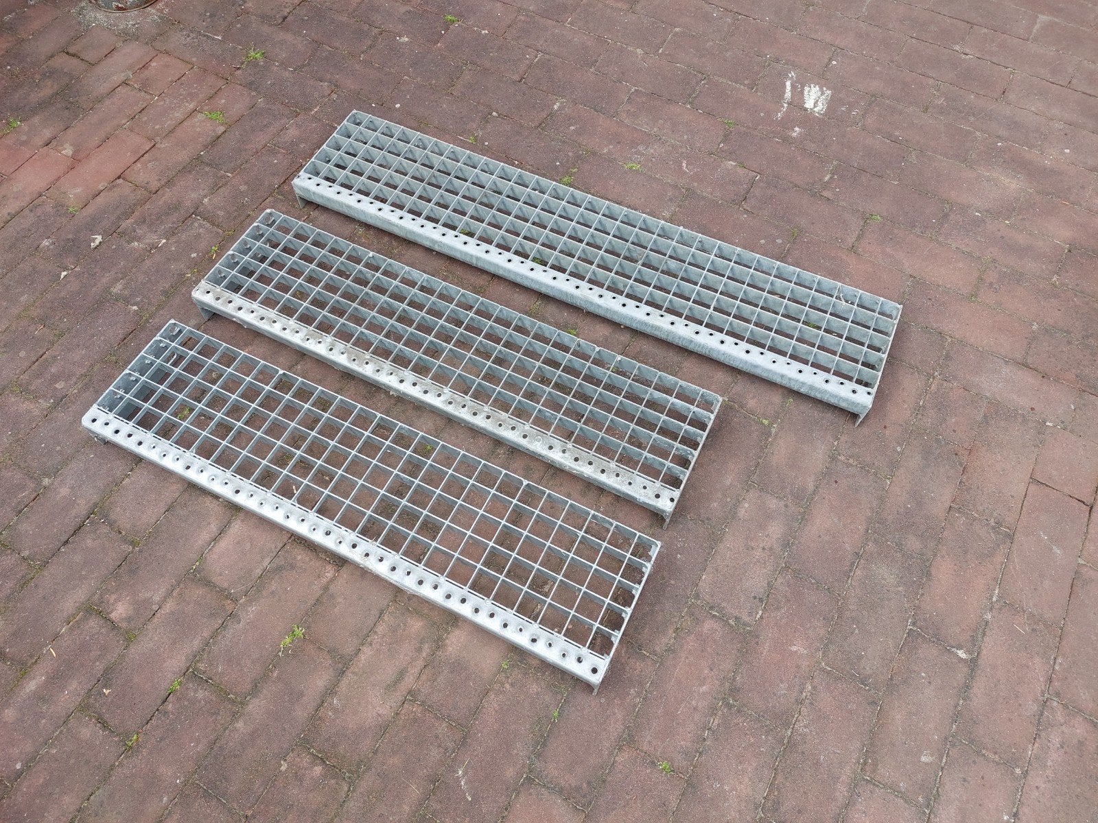 gegalvaniseerde traptredes 30x30mm, Ophalen, Nieuw, IJzer