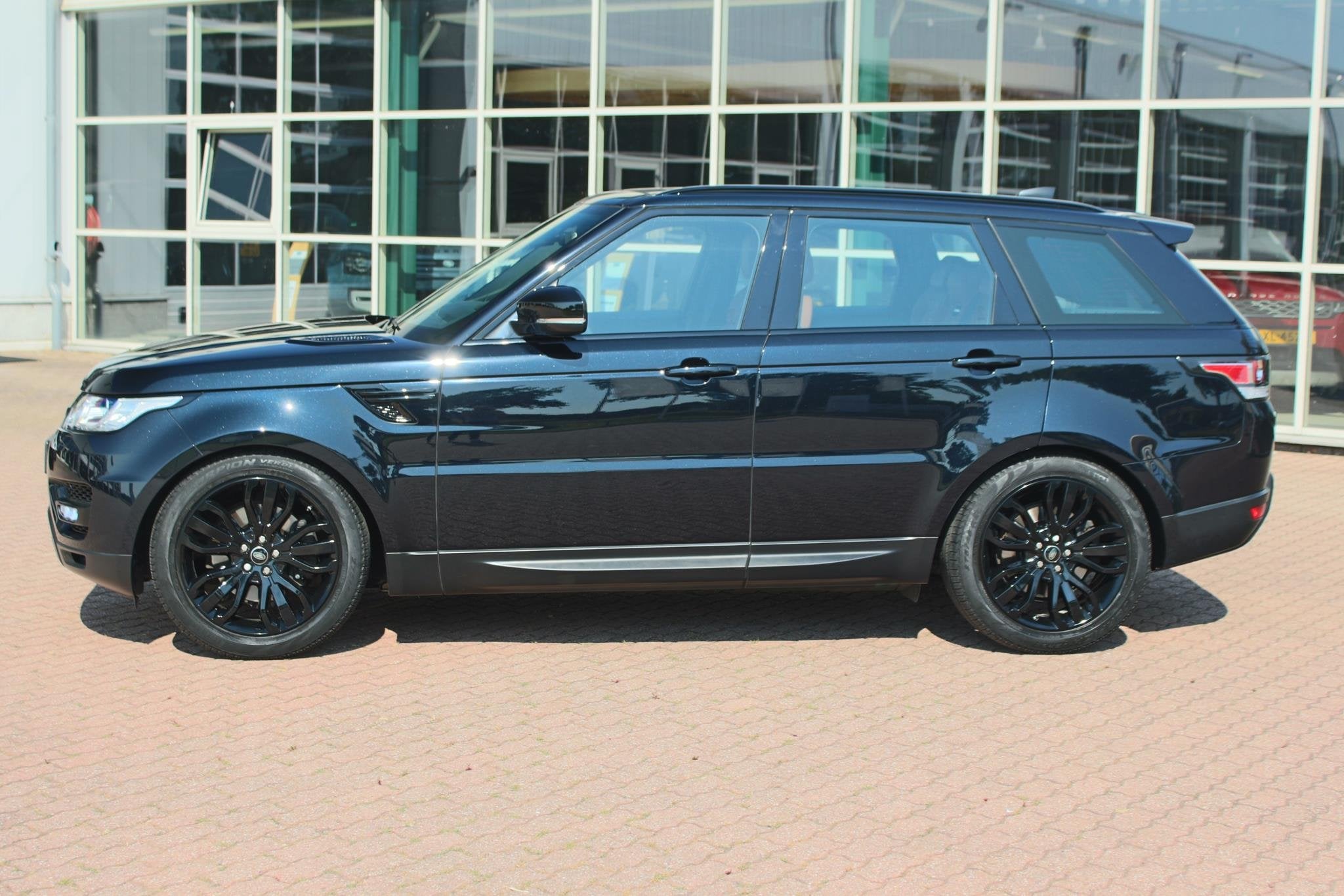 Land Rover Range Rover Sport 3.0 TDV6 258pk HSE Dynamic / In, 12 maanden, Euro 6, 2993 cc, Zwart