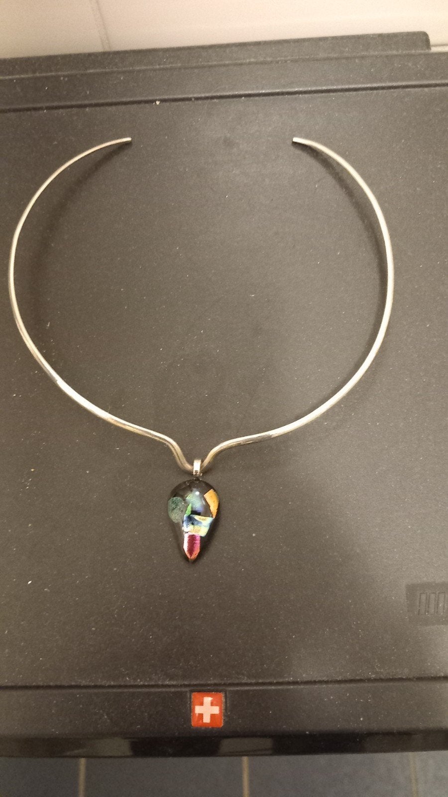 Zilveren choker ketting met kleurrijke hanger, Met hanger, Ophalen of Verzenden, Zo goed als nieuw, Zilver