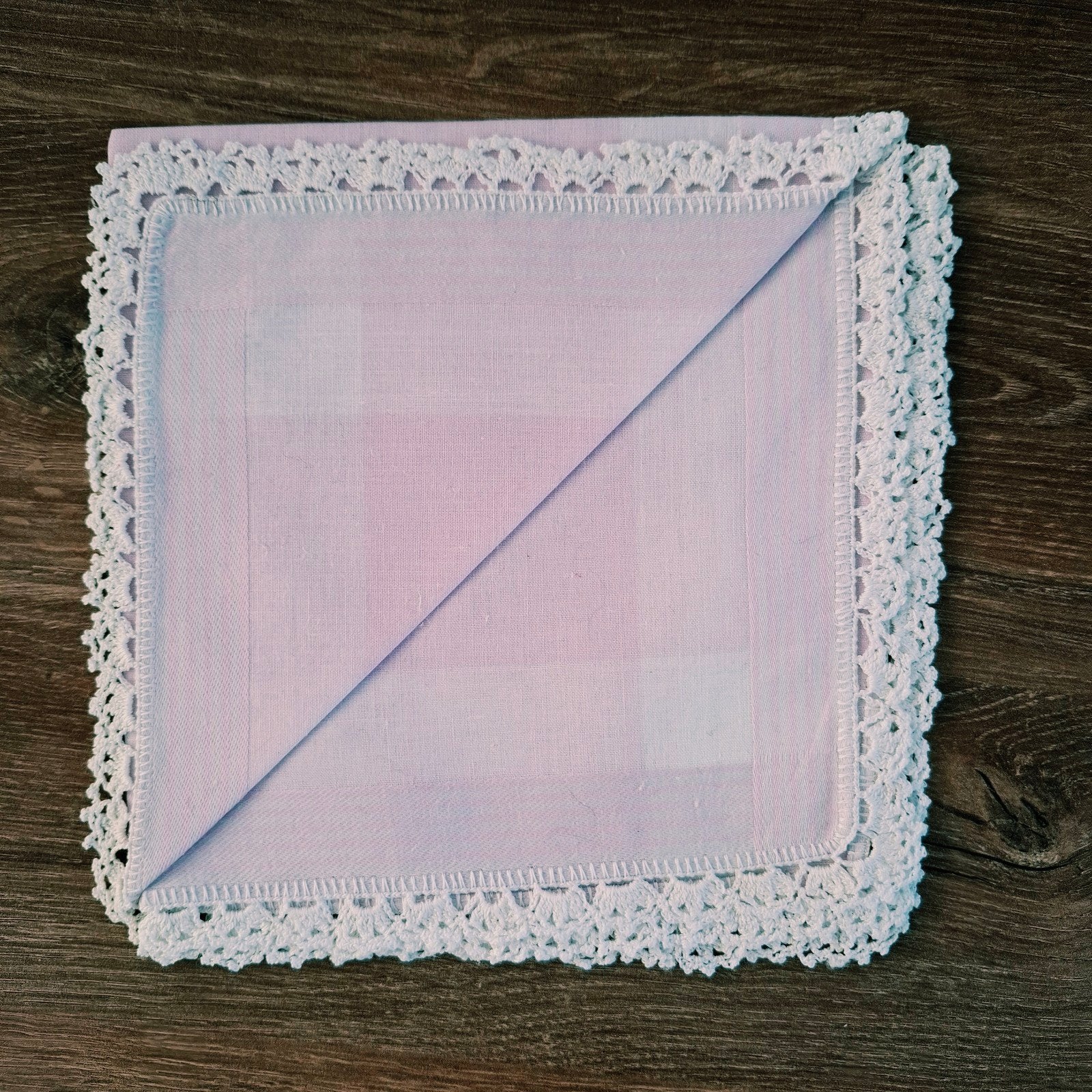 Vintage lichtroze ruit zakdoek met wit kant, Antiek en Kunst, Antiek | Kleden en Textiel, Ophalen of Verzenden