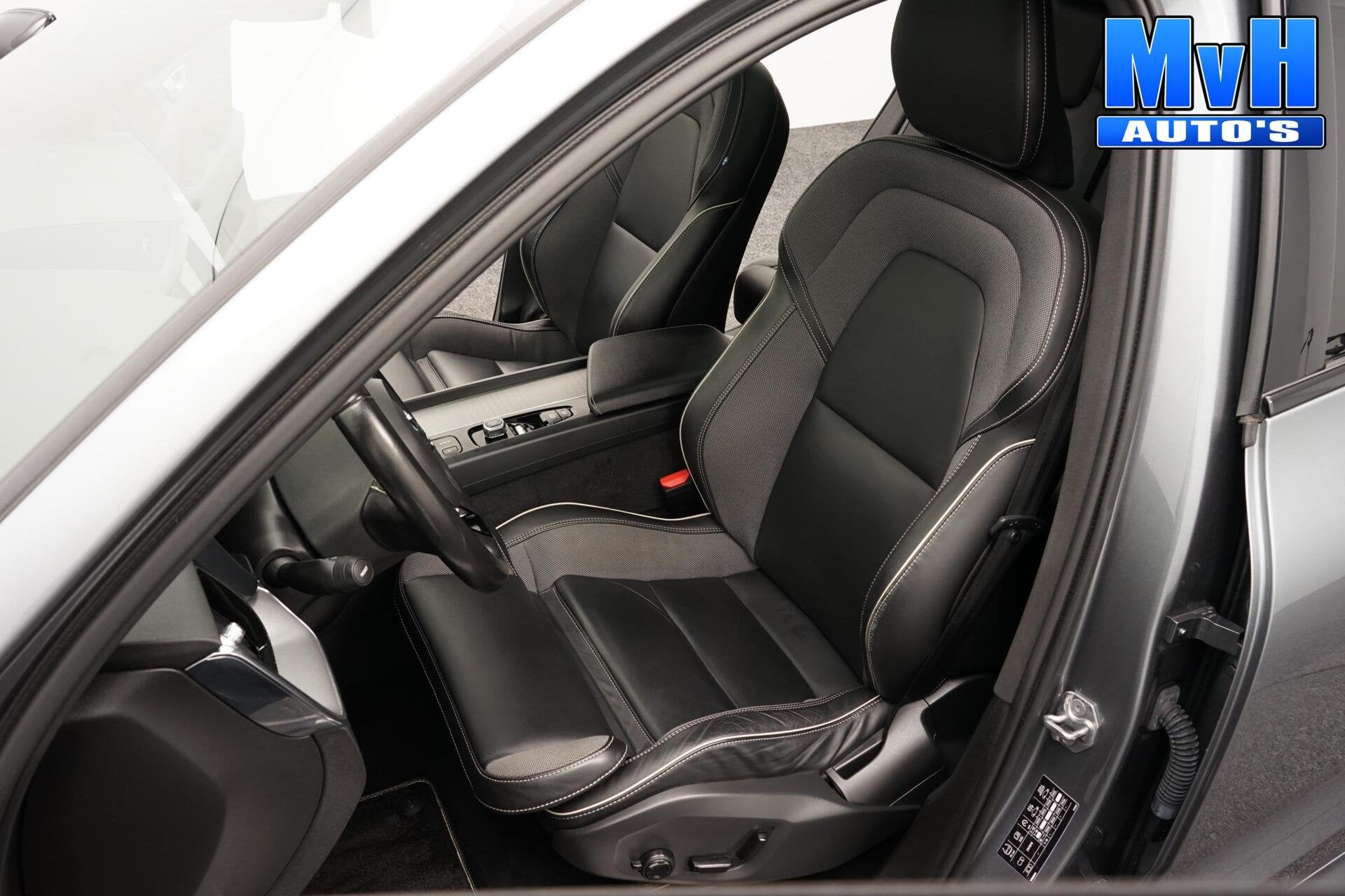 Volvo XC60 2.0 PHEV T6 AWD R-Design|PANO|H/K|TREKH|SOH93%, Automaat, Gebruikt, Euro 6, Leder en Stof