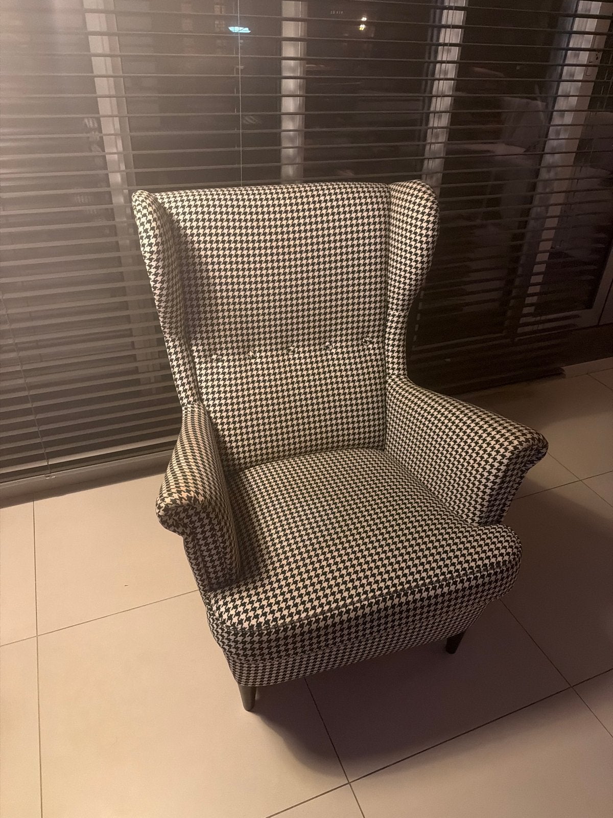 Zwart-witte oorfauteuil met pied-de-poule patroon, Ophalen, Gebruikt, Minder dan 75 cm, Stof