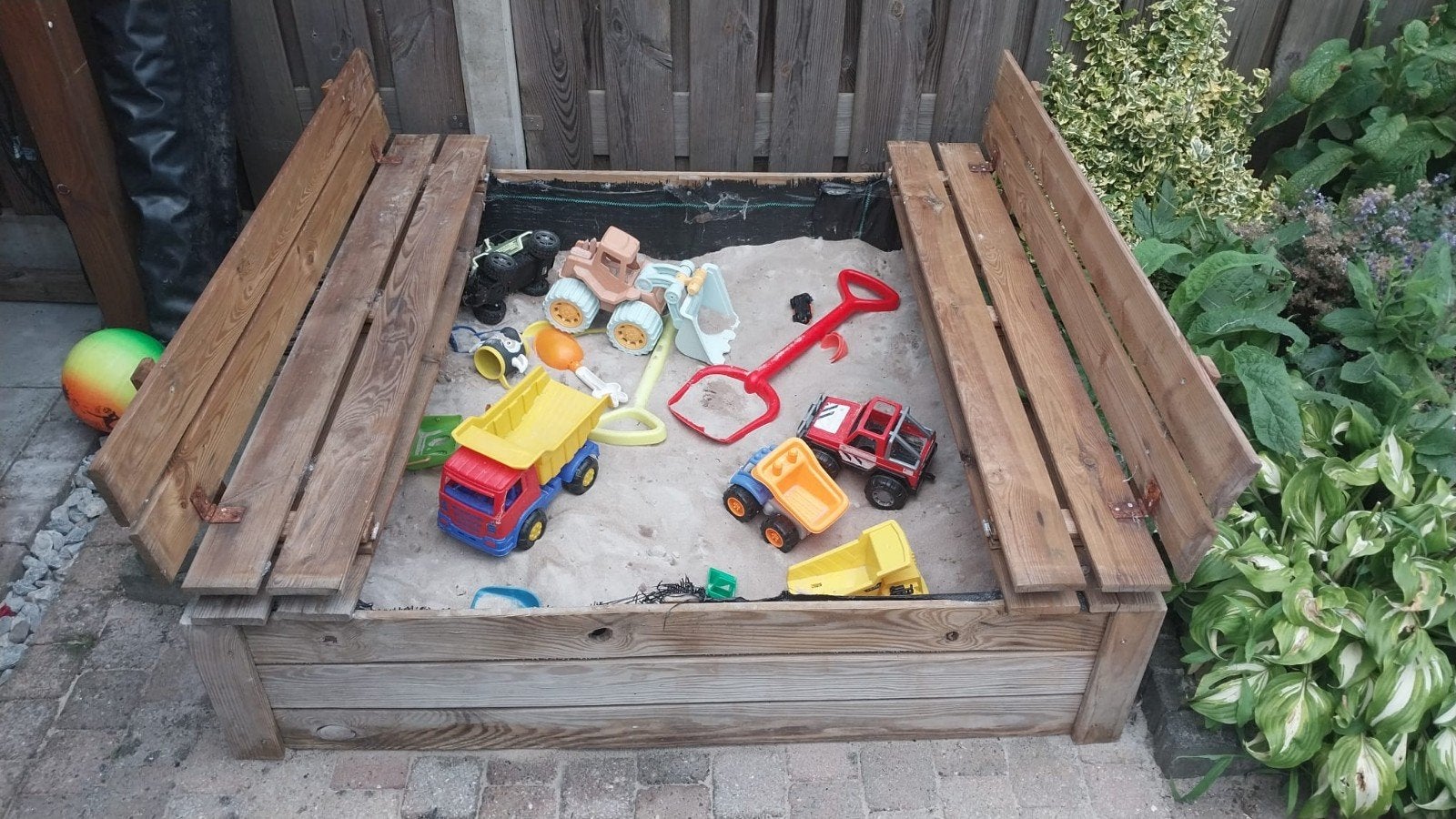 Gratis zandbak met bankjes, Ophalen, Gebruikt