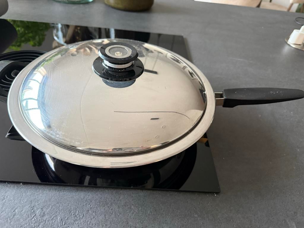 AMC Koekenpan met deksel - RVS, Huis en Inrichting, Keuken | Potten en Pannen, Ophalen of Verzenden, Zo goed als nieuw, Rvs, Koekenpan of Braadpan