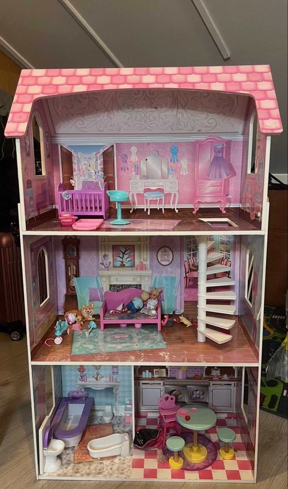 Groot Barbie Droomhuis met meubels, Kinderen en Baby's, Speelgoed | Poppen, Ophalen of Verzenden, Gebruikt, Barbie