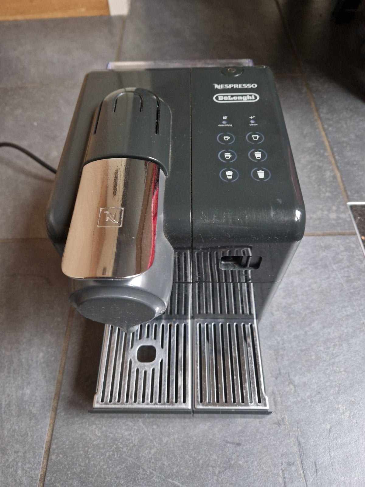 Nespresso De'Longhi Lattissima One -Koffie- en Espressomachi, Koffiepads en cups, Gebruikt, Ophalen of Verzenden, 1 kopje