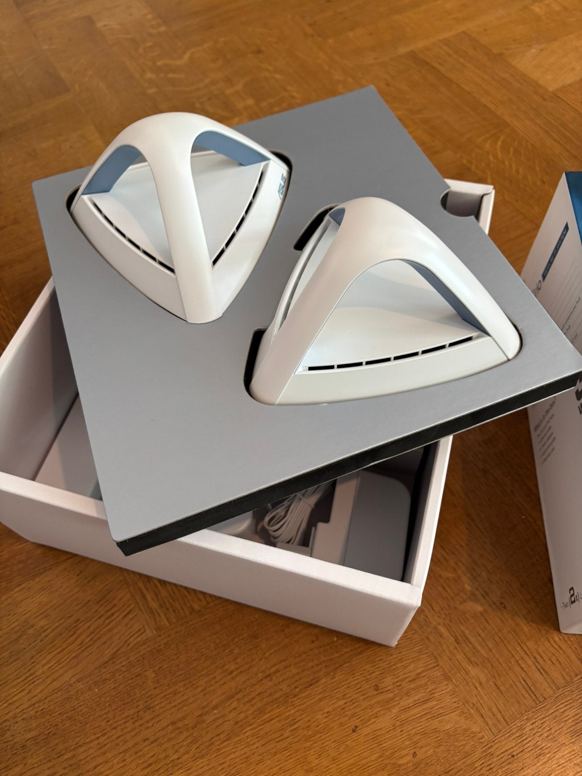 Foto 4 van Nieuw in doos: 5 stuks ASUS Lyra Trio mesh AC1750 router