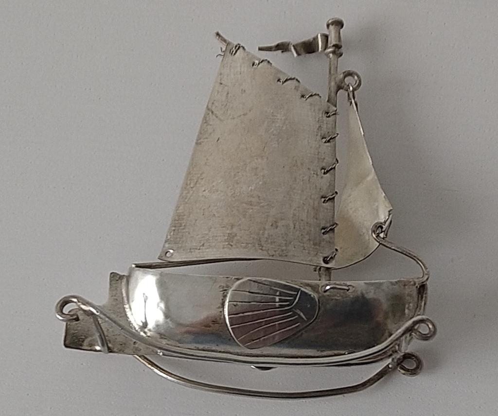 zilveren miniatuur van een bootje, Ophalen of Verzenden, Zilver