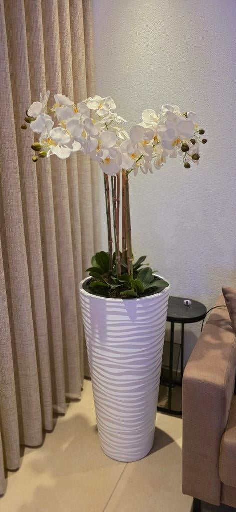 Prachtige grote XXL bloempot met realistische orchideeën, Kunststof, 40 cm of meer, Rond, Ophalen of Verzenden