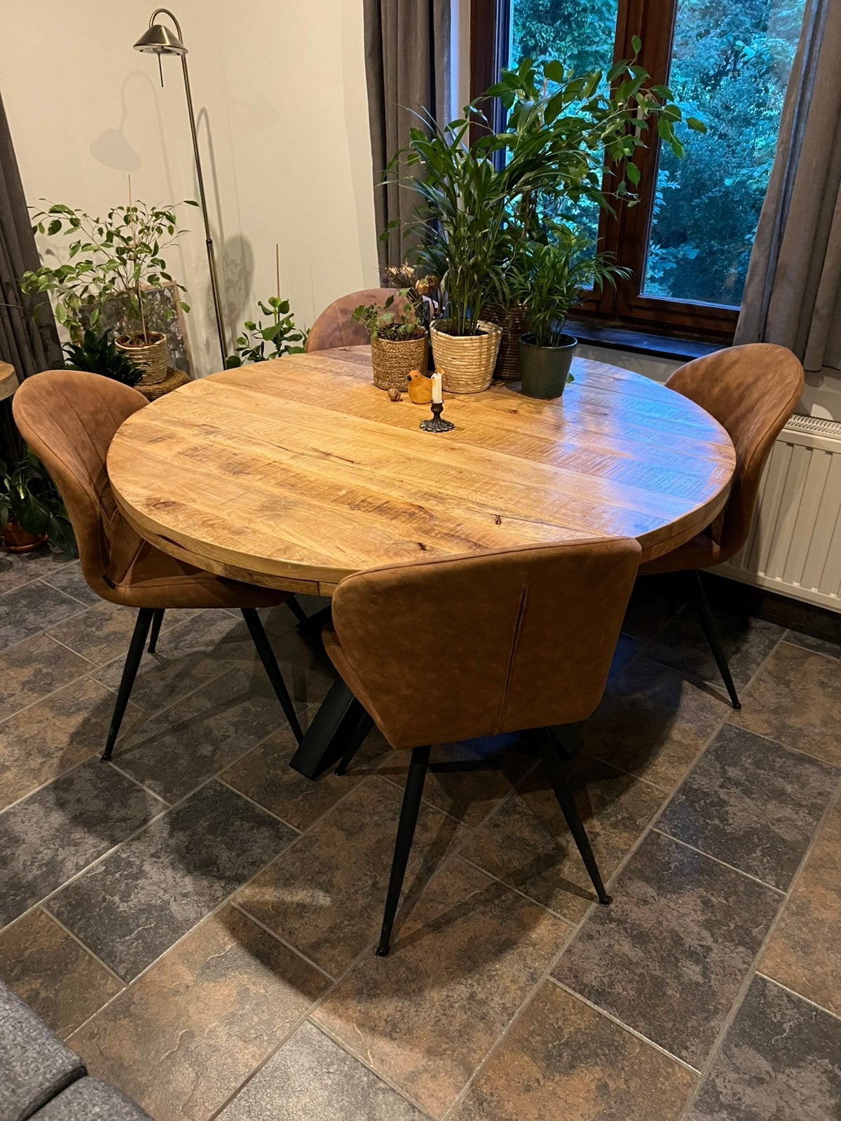 Industriele ronde houten tafel van mango hout met stoelen, Ophalen, Gebruikt, Rond, Vijf personen of meer
