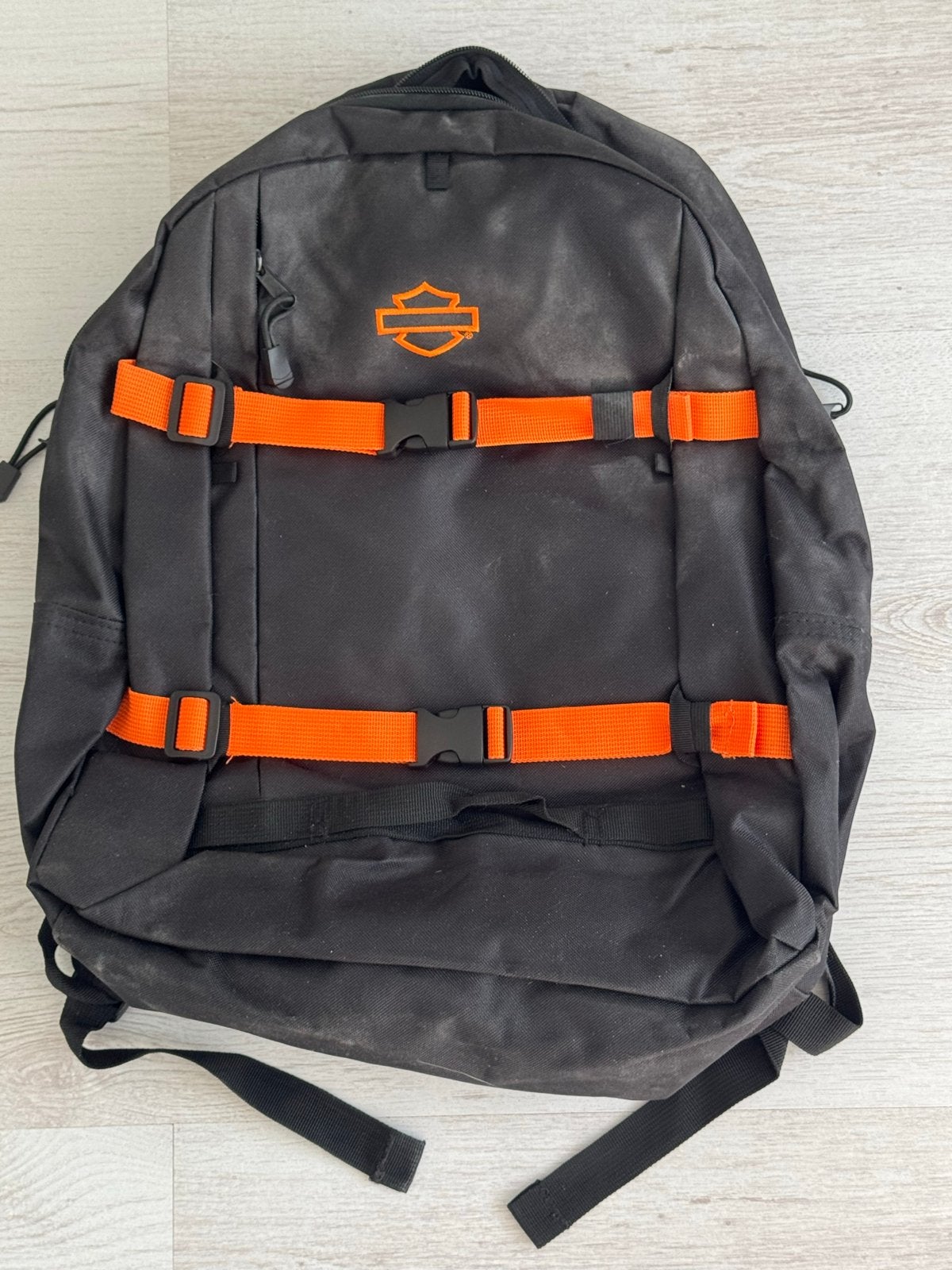 Nieuwe Harley-Davidson Rugzak - Zwart met Oranje Details, Sieraden, Tassen en Uiterlijk, Tassen | Rugtassen, 25 tot 40 cm, Nieuw
