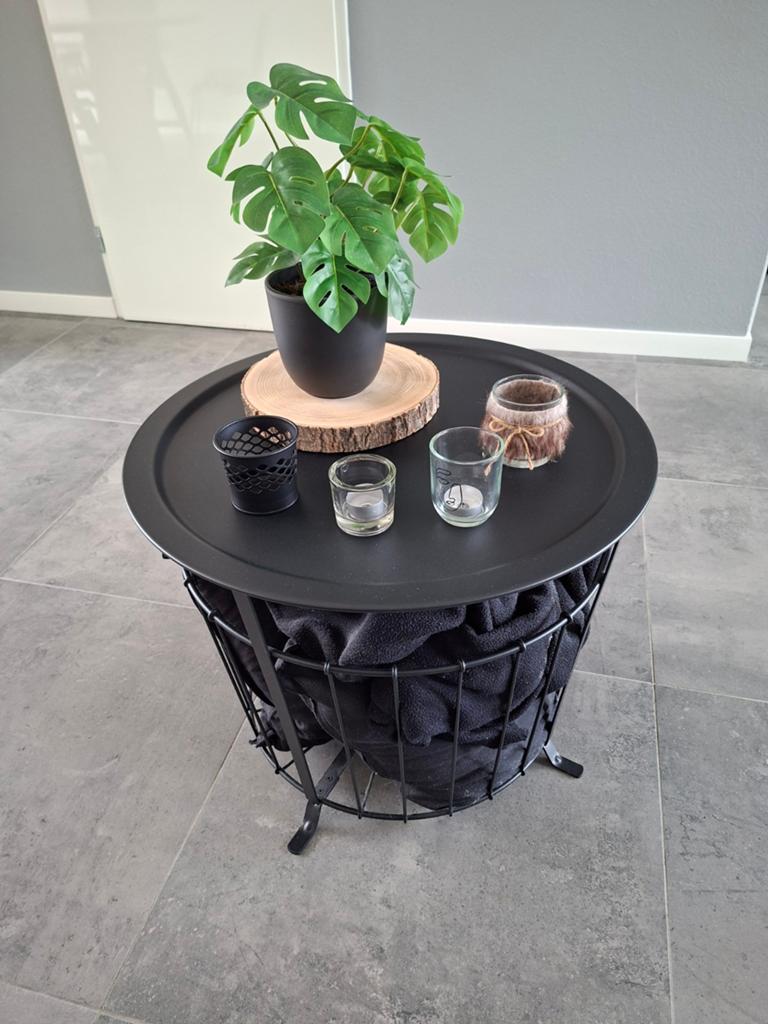 Zwart metalen deken tafeltje, Huis en Inrichting, Tafels | Bijzettafels, Ophalen, Minder dan 55 cm, Metaal of Aluminium, Rond