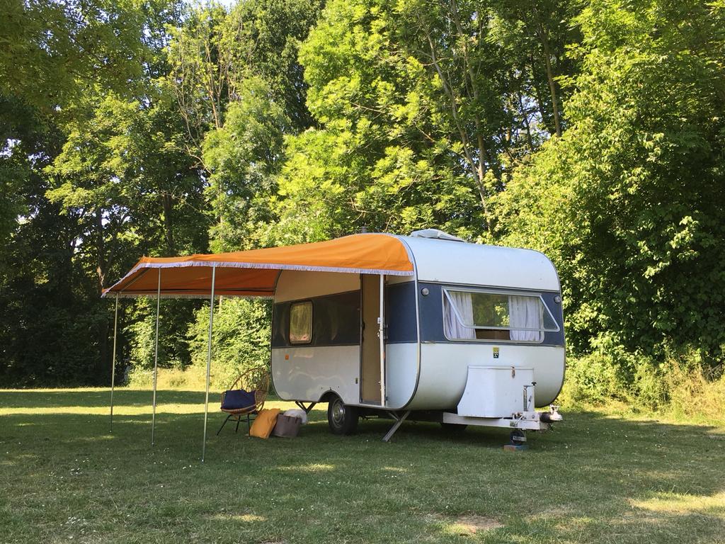 Vintage Adria 380 caravan uit 1972 - Klaar voor avontuur!, Caravans en Kamperen, Standaardzit, Omvormbare zithoek, Particulier