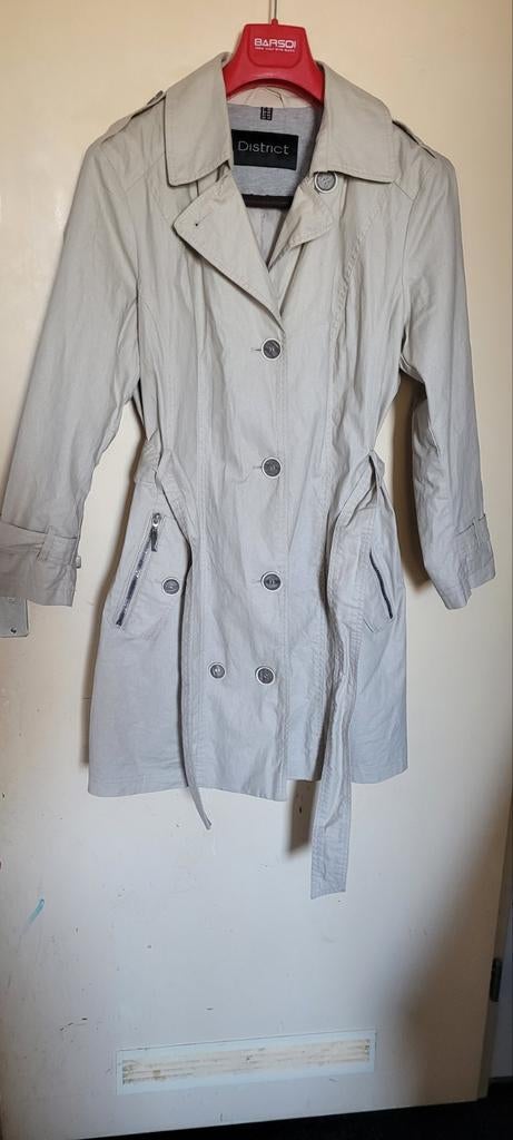 District Trenchcoat Beige Maat 42, Beige, Maat 42/44 (L), Ophalen of Verzenden, Zo goed als nieuw