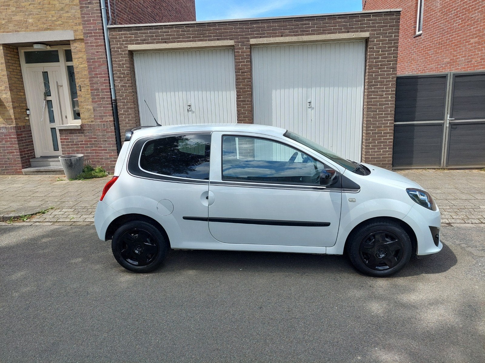 Renault Twingo 1.2 16V 2011 Wit, Auto's, Renault, 839 kg, 74 pk, 4 cilinders, 4 stoelen