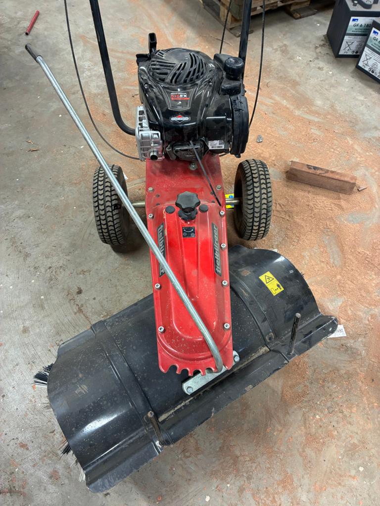Tielbürger veegmachine met Briggs & Stratton motor, Gebruikt, G, G, G