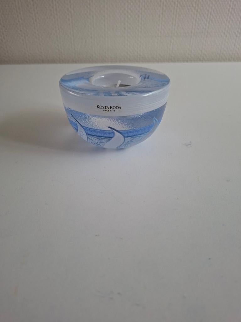 Kosta Boda Glazen Kandelaar met Zeilboten, Overige materialen, Blauw, Ophalen of Verzenden, Zo goed als nieuw