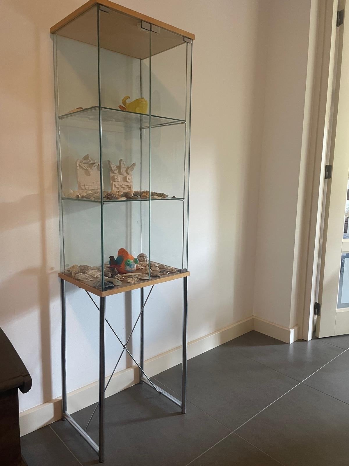Glazen Vitrinekast met Houten Details en Metalen Onderstel, Ophalen, Met plank(en), Minder dan 50 cm, Gebruikt