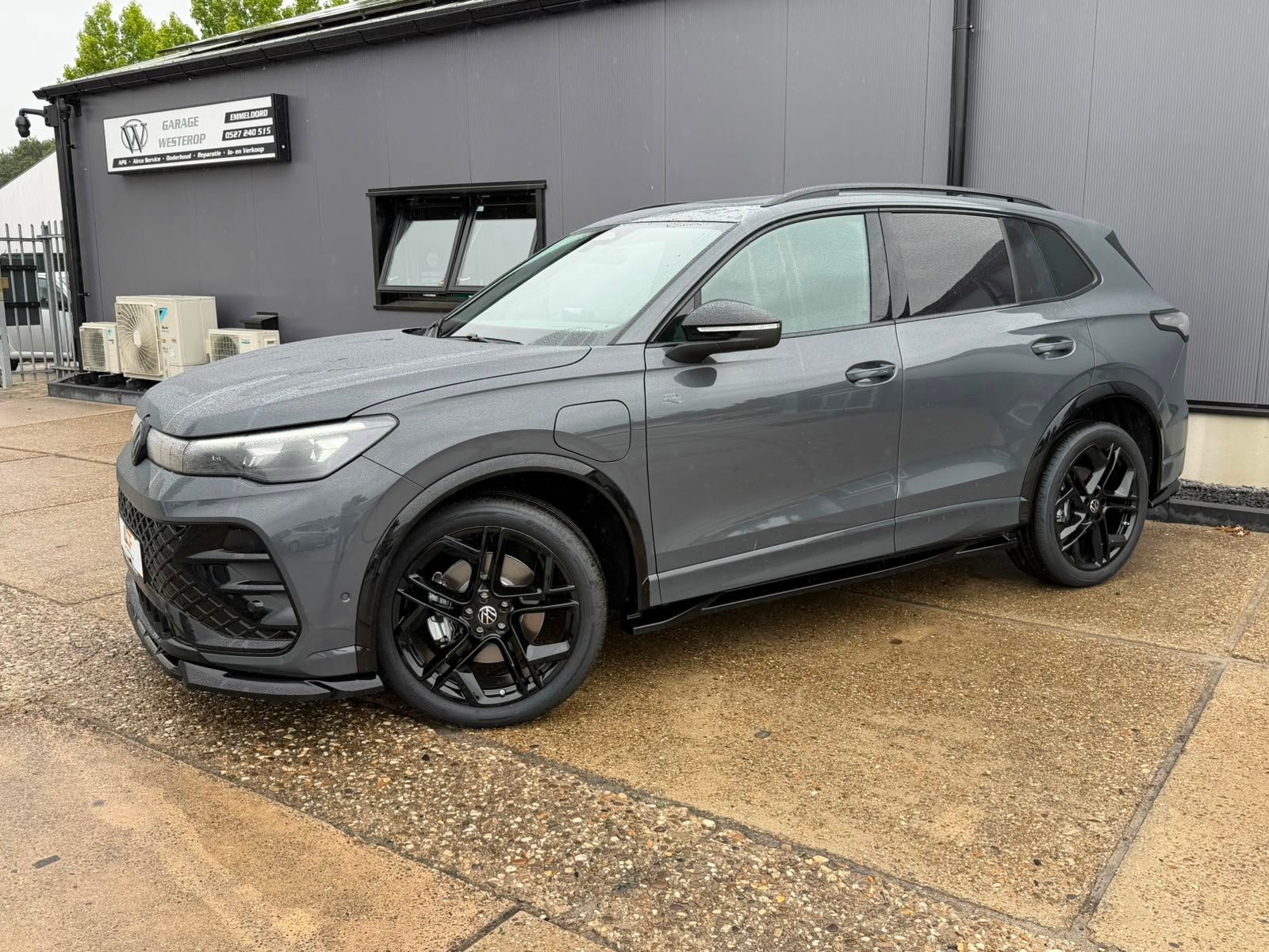 Volkswagen Tiguan 1.5 eHybrid Maxton R-Line / BLACKSTYLE / L, 1498 cc, Zwart, 4 cilinders, Hybride Elektrisch/Benzine